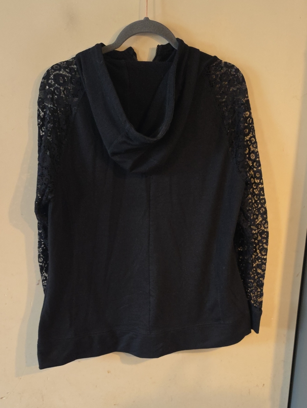 Women's Black  Lace-Sleeve Hooded Sweater Torrid Size 2